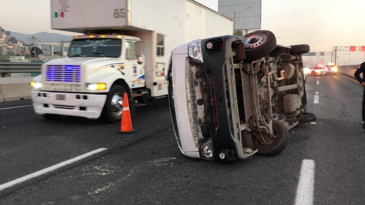 Vuelca combi en la México-Pachuca; hay 8 heridos