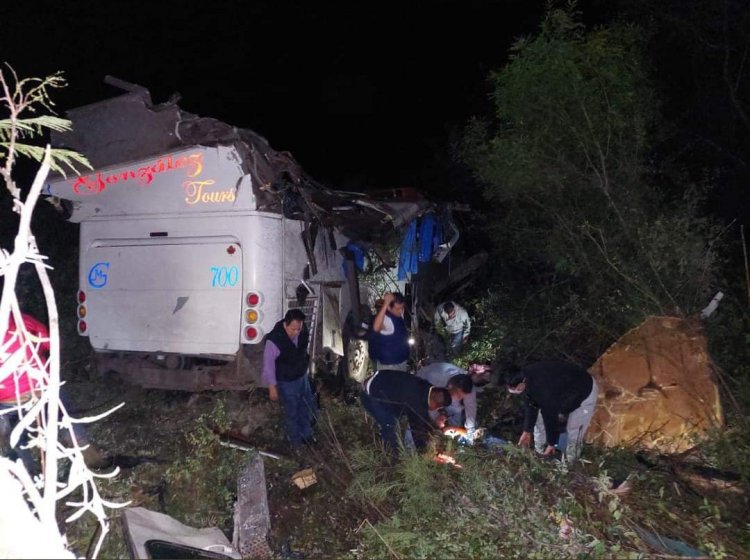 Tragedia en carretera Tuxtepec-Oaxaca; hay 36 heridos y 3 muertos