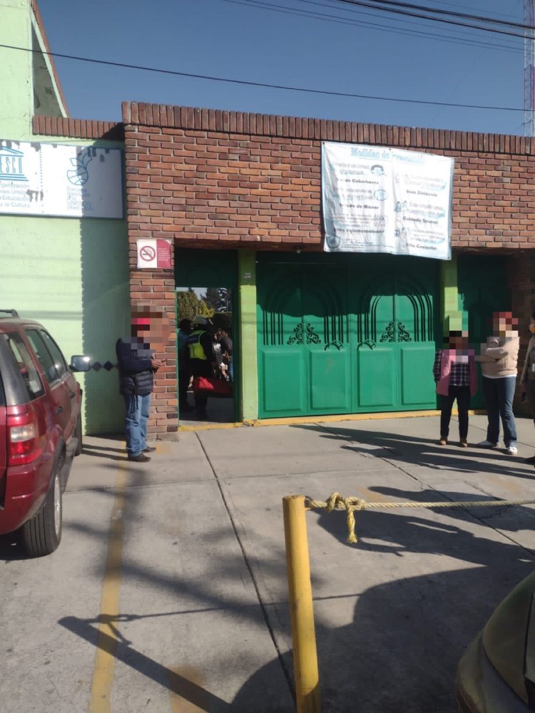 Sujetos irrumpen en escuela de Metepec y golpean a estudiantes