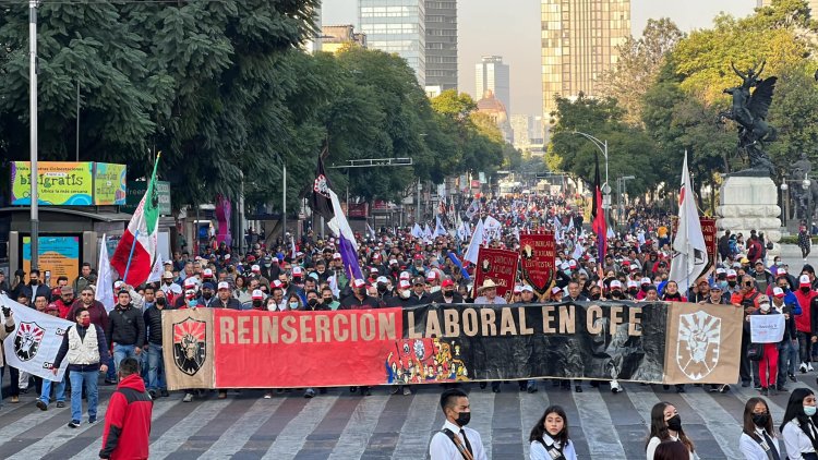Miembros del SME toman calles de la CDMX