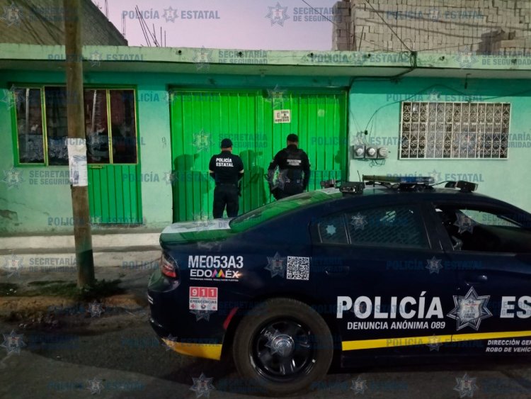 Detienen a cuatro cuando desvalijaban auto en Ixtapaluca