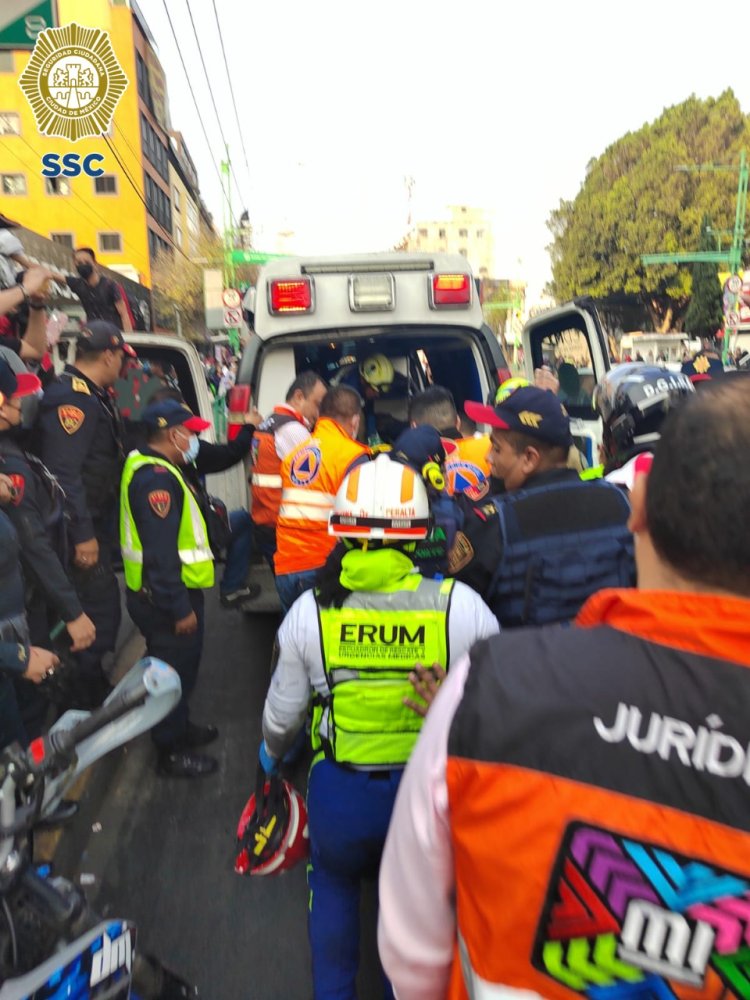 Rescatan a joven que intentó suicidarse en Metro Salto del Agua