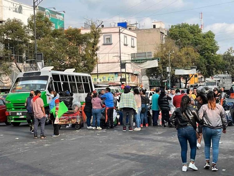 Por desalojo, familias indígenas bloquean Circunvalación