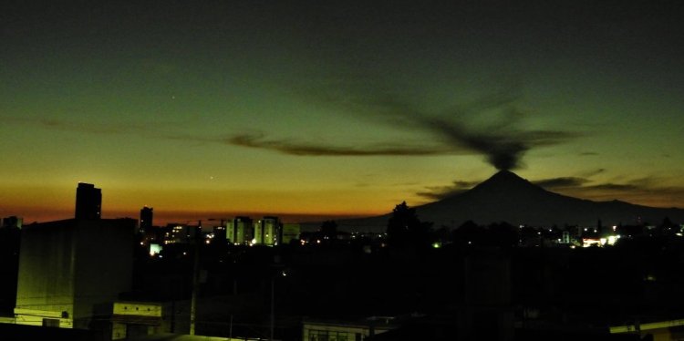 Explosión del Popocatépetl se percibe en Puebla y Tlaxcala