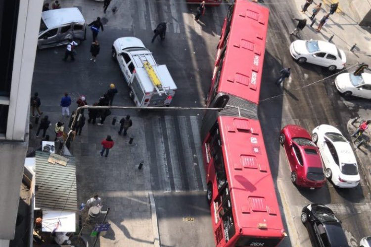 Nuevo choque de Metrobús en CDMX deja 3 heridos