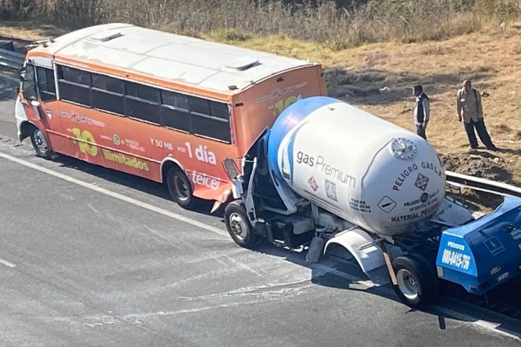 Aparatoso choque en la Chamapa-Lechería deja un muerto