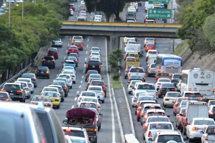 En horas pico colapsa transporte en Querétaro