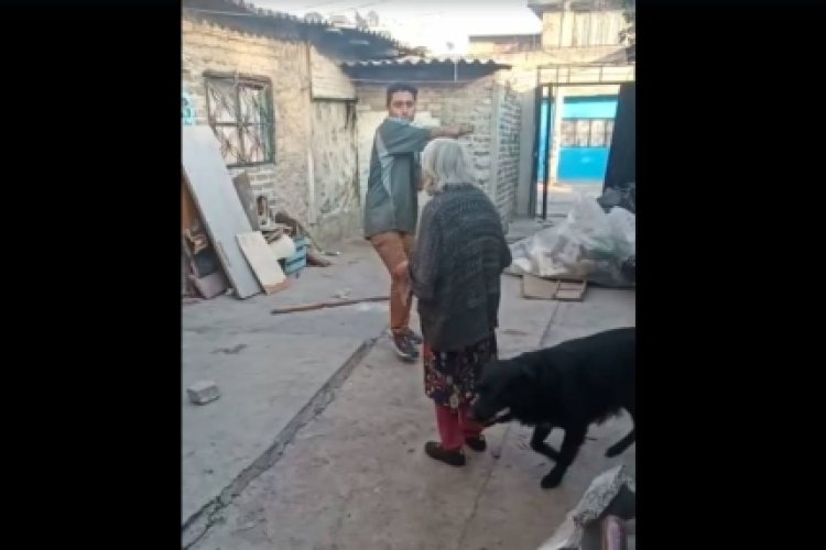 ¡Indignante! Joven golpea a su abuelita con un tubo de metal