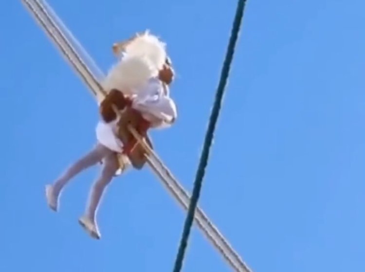‘Descenso del Ángel’, una tradición que pone en riesgo a menores de edad en Huatlatlauca