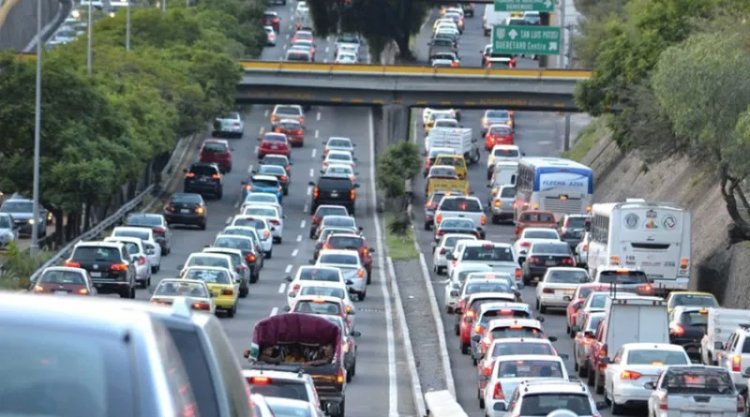 En horas pico colapsa transporte en Querétaro