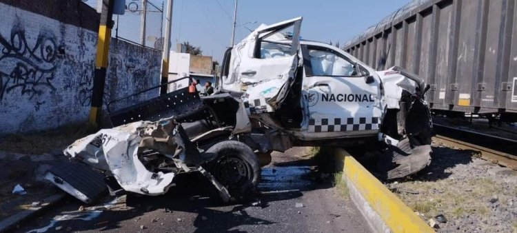 Tren embiste a camioneta de la GN en Celaya; hay dos muertos