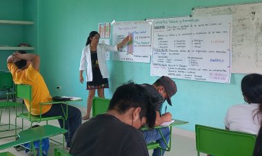 Jóvenes regresan a clases sin clave escolar