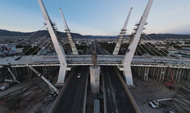 Puente atirantado, obra emblema del sexenio pasado, con sobrecosto y no funcional