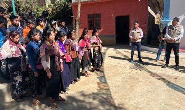 Combaten rezago educativo en Elambó mejorando infraestructura de escuela secundaria