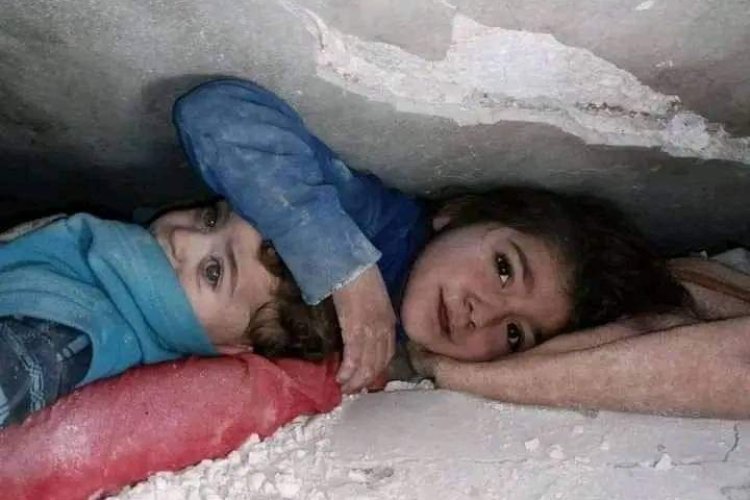 Los sirios enfrentan las secuelas del terremoto excavando con sus propias manos: cancillería