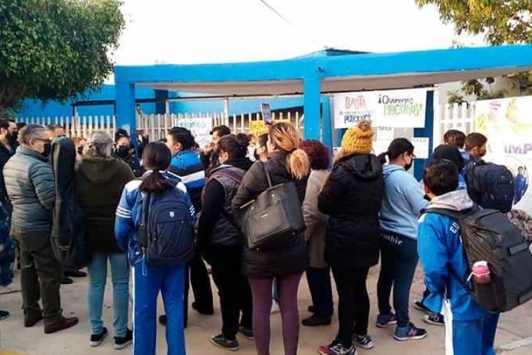 Bloquean secundaria en SLP por falta de maestros