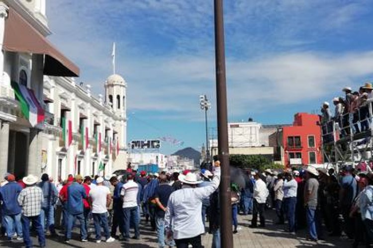 Responzabilizan al gobernador por huelga en molino  azucarero de Puga