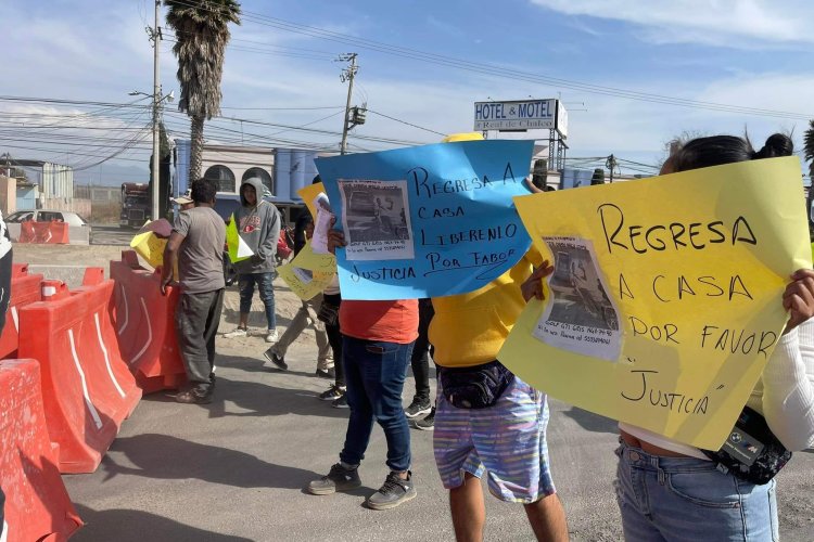 Familiares de desaparecido bloquean la México-Cuautla en dirección a Chalco