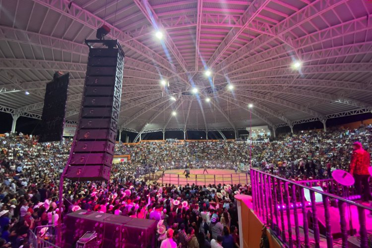 ¡Lleno total otra vez en Feria Tecomatlán!