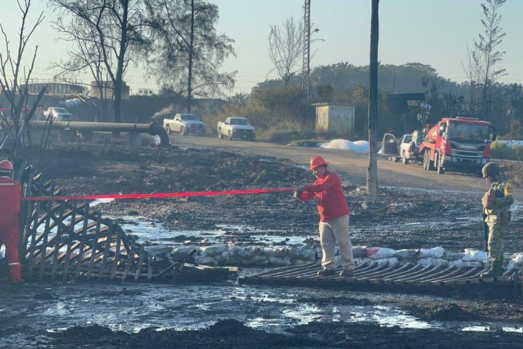 Hallan dos cuerpos de cinco desaparecidos tras explosión de Pemex