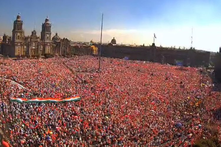 Ciudadanos abarrotan zócalo contra el Plan B electoral 