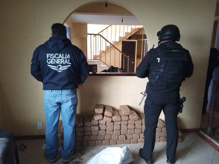 Incautan 88 kg de droga en cateo de casa de Tlalnepantla