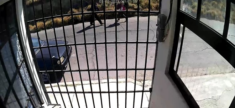 Así intentaron asaltar a estudiante afuera de escuela en Edomex