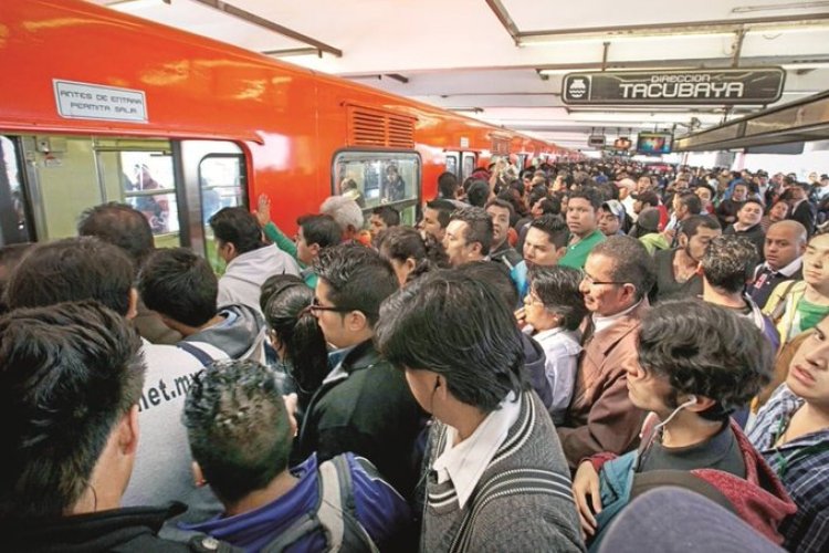 ¡Nada nuevo! Saturación en Línea 9 por retiro de tren, tiempos de espera de hasta 20 minutos