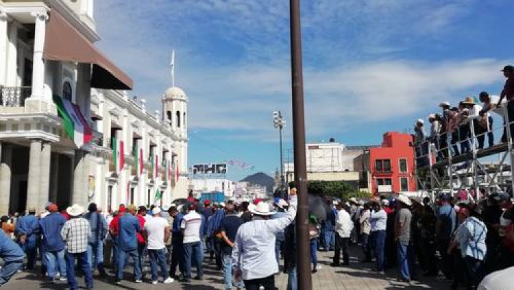 Responzabilizan al gobernador por huelga en molino azucarero de Puga