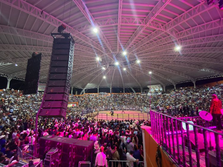 ¡Lleno total otra vez en Feria Tecomatlán!