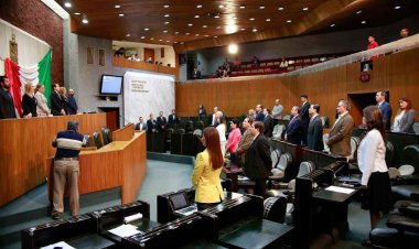 Cerrado el congreso de Nuevo León por protesta.