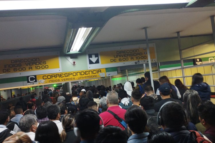 Reportan nuevamente colapso en líneas del metro CDMX