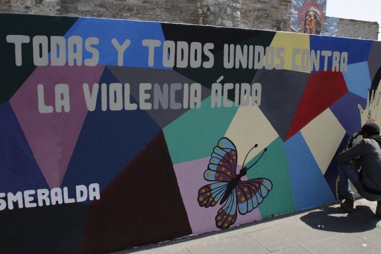 Víctimas y sobrevivientes de ataques en Puebla inauguran mural de la Ley Ácida