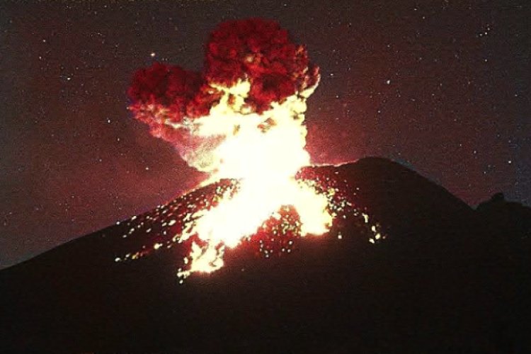 Volcán Popocatépetl explota durante la noche de ayer