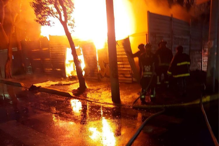 Mueren dos personas durante incendio en colonia Buenavista