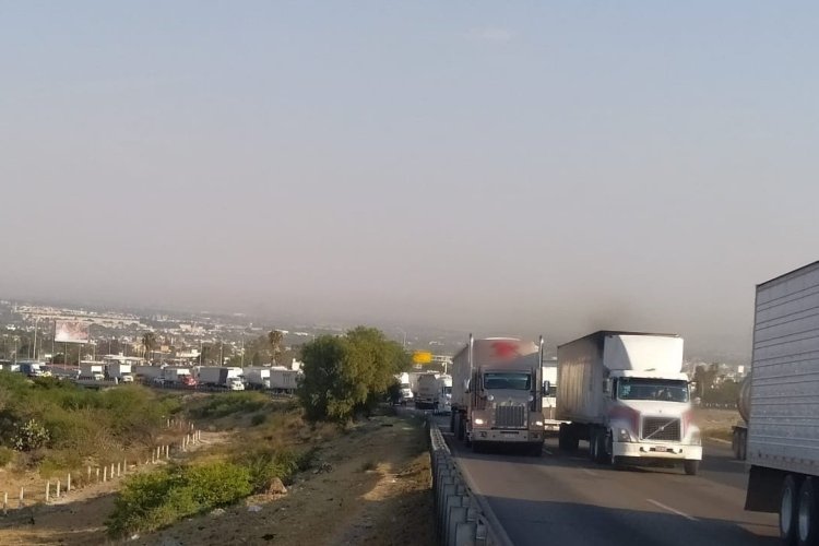 Caos por manifestantes en CDMX; bloquean tres autopistas