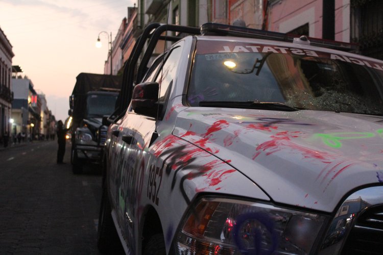 Detienen a manifestantes del 8M, policía asegura haberlas “resguardado”