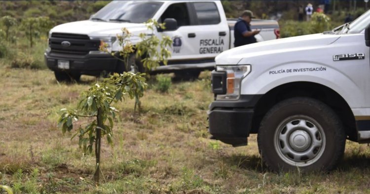 Hallan diez cadáveres en fosas de Michoacán