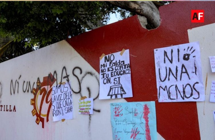 Estudiantes del CBTIS 19 de Colima marchan y protestan por acoso sexual de maestros