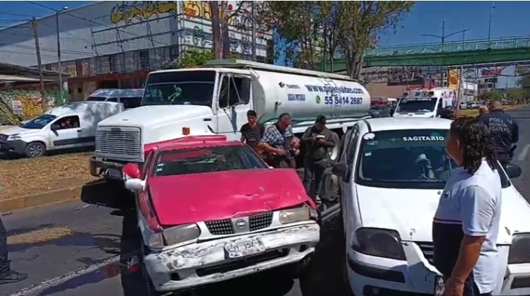 Choque en Ecatepec deja una mujer herida