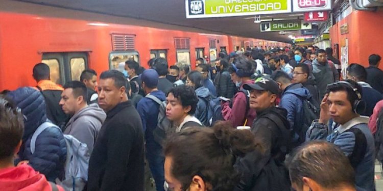 Reportan colapso en línea 3 del metro CDMX