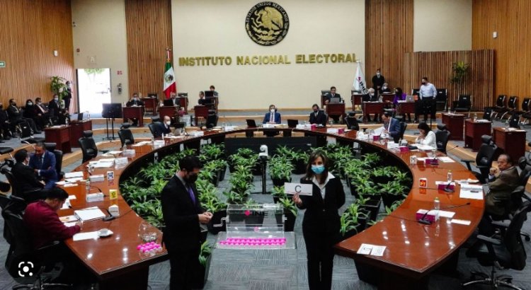 Veta oposición figuras de Morena para presidir el INE