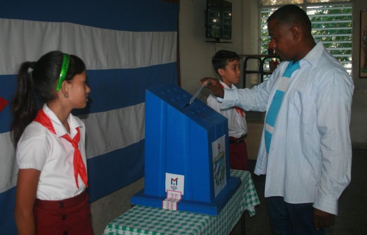 Cuba elige a los diputados de la Asamblea Nacional del Poder Popular con buena participación electoral