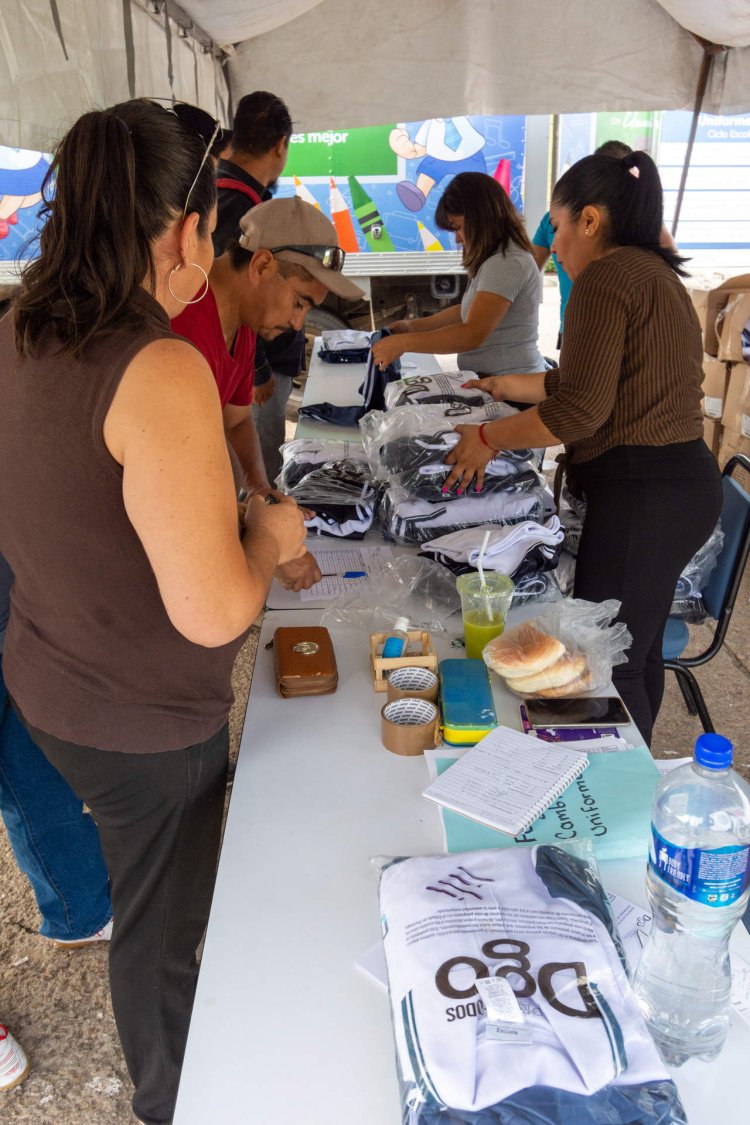 Más de 350 mil uniformes escolares licitados para Durango