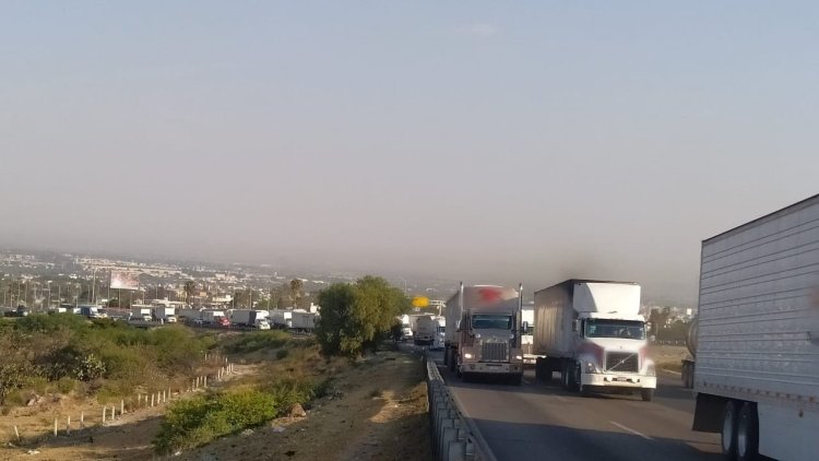 Caos por manifestantes en CDMX; bloquean tres autopistas