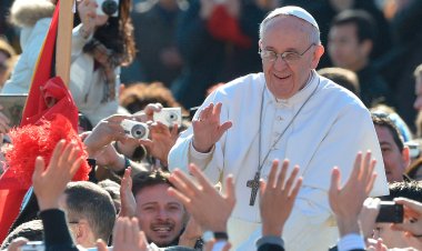 El papa Francisco fue dado de alta de hospital en Roma este sábado