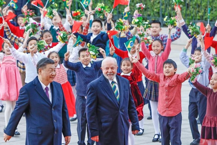 El presidente Xi Jinping sostiene conversaciones con el presidente de Brasil Lula da Silva