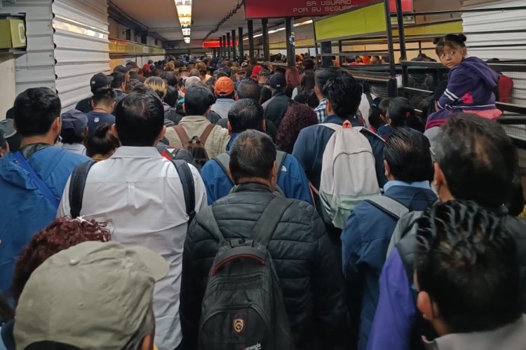 Metro de la CDMX sobresaturado durante regreso a clases