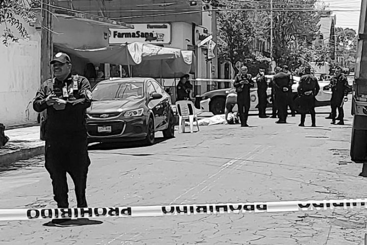Hombre es asesinado a machetazos en calles de la CDMX