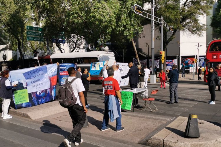 Con bloqueo en CDMX, trabajadores exigen mejores condiciones laborales